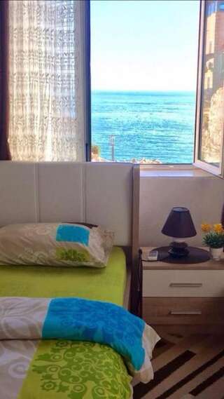 Апартаменты Apartments Zuto Улцинь Номер-студио с балконом и видом на море-24